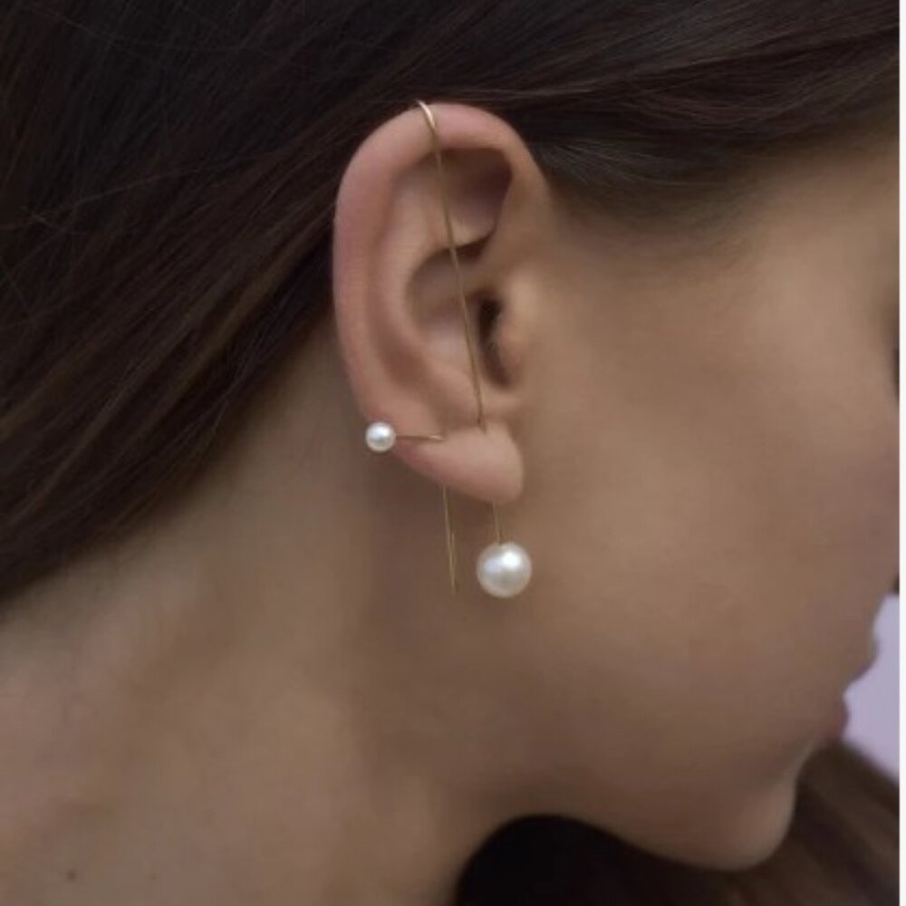 Brand new in box LABULGARA La Perla 14k gold and pearl needle crawler earring